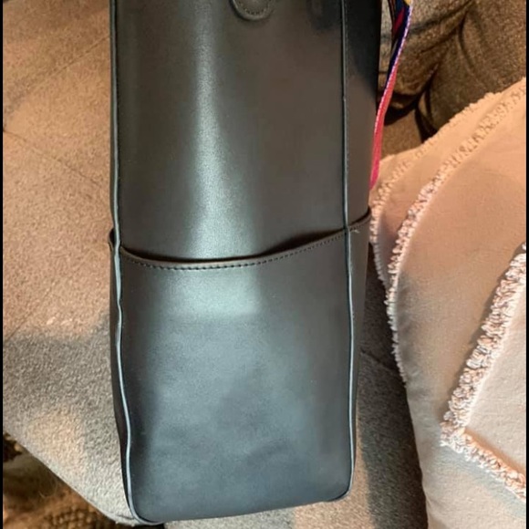 Brand new leather tote style back, it’s absolutely gorgeous. - Picture 4 of 5